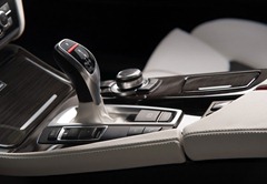 Kostadin-Stoyanov-Vilner-BMW-5-Series-F10-interior-gear-shift-details